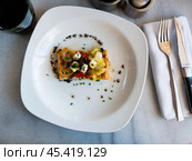 National Spanish coca de escalibada with goat cheese and olives. Стоковое фото, фотограф Яков Филимонов / Фотобанк Лори