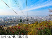 Канатная дорога в парк на горе Кок Тюбе в Алма-Ате. Стоковое фото, фотограф Александр Тараканов / Фотобанк Лори