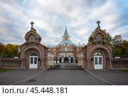Санкт-Петербург. Стрельна. Троицкая Сергиева Приморская пустынь. Центральный вход. Редакционное фото, фотограф Литвяк Игорь / Фотобанк Лори