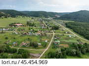 Южный Урал, Башкирия, село Ташла. Вид с воздуха. Southern Urals, Bashkiria, Tashla village. Aerial view. (2024 год). Стоковое фото, фотограф Евгений Романов / Фотобанк Лори