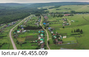 Южный Урал, Башкирия, село Ташла. Вид с воздуха. Southern Urals, Bashkiria, Tashla village. Aerial view. (2024 год). Стоковое видео, видеограф Евгений Романов / Фотобанк Лори