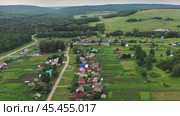 Южный Урал, Башкирия, село Ташла. Вид с воздуха. Southern Urals, Bashkiria, Tashla village. Aerial view. (2024 год). Стоковое видео, видеограф Евгений Романов / Фотобанк Лори