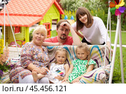 Portrait of a young family with two children. Стоковое фото, фотограф Андрей Аркуша / Фотобанк Лори
