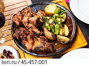 Pieces of roasted veal chop with baked potatoes and jalapenos. Стоковое фото, фотограф Яков Филимонов / Фотобанк Лори