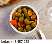 Light snack - oval bowl with pickled vegetables, gherkin and green olives. Стоковое фото, фотограф Яков Филимонов / Фотобанк Лори