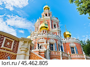 Церковь Покрова Пресвятой Богородицы в Филях. Лето. Москва. Россия (2024 год). Редакционное фото, фотограф E. O. / Фотобанк Лори