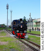 Паровоз Кп4-447 производит манёвры, Малая Октябрьская железная дорога, Южная трасса, ст. Царскосельская (2019 год). Редакционное фото, фотограф Алексей Иванов / Фотобанк Лори