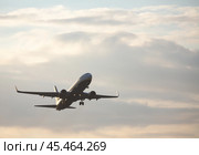 Ryanair Airlines Boeing 737 EI-DWD taking off from Barcelona Airport (2020 год). Редакционное фото, фотограф Яков Филимонов / Фотобанк Лори