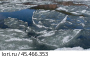 Video of Irkut River with clear water reflecting blue sky. Ice floes float down river during freezing in November day. Natural phenomenon. Ecology, environment. Water background of changing seasons. Стоковое видео, видеограф Виктория Катьянова / Фотобанк Лори
