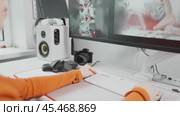 Young woman typing on keyboard prompt and watching image generation by artificial intelligence on monitor screen. Creates image by neural network in comfortable workspace. Close-up of hands. Стоковое AI-видео, аниматор Енваев Андрей / Фотобанк Лори