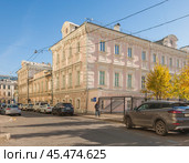 Бвышие палаты Дурново в составе жилого дома, XVIII-XIX вв. Климентовский пер., д. 1, стр. Москва. Редакционное фото, фотограф Владимир Чинин / Фотобанк Лори