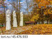Три ангела на берегу. Река Сож. Чёнки, Республика Беларусь. Редакционное фото, фотограф Владимир Сергеев / Фотобанк Лори
