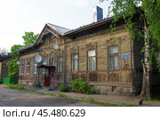 "Жилой дом". Карелия, Сортавала, улица Советских Космонавтов, 14 (2019 год). Редакционное фото, фотограф Алексей Иванов / Фотобанк Лори