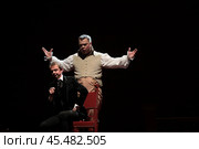 Сцена из спектакля "МИЗАНТРОП" театр Комиссаржевской Санкт-Петербург. Редакционное фото, фотограф Дмитрий Неумоин / Фотобанк Лори