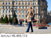 Young beautiful woman in winter coat. Стоковое фото, фотограф Андрей Аркуша / Фотобанк Лори