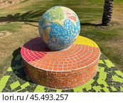 Urban sculpture in Ashdod park. Circular bench with a globe in the center in mosaic technique. Редакционное фото, фотограф Irina Opachevsky / Фотобанк Лори
