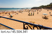 Santander, SPAIN - July 21, 2019: Sardinero beach of Santander in summer. Cantabria. Spain. Редакционное фото, фотограф Татьяна Яцевич / Фотобанк Лори