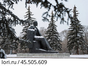 Памятник Владимиру Ленину, город Абакан, Республика Хакасия, Сибирь, Россия. Редакционное фото, фотограф Андрей Степанов / Фотобанк Лори