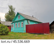 Жилой дом  по ул. Вагжанова, Калязин, Тверская область (2024 год). Редакционное фото, фотограф Вера Смолянинова / Фотобанк Лори
