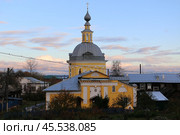 Рождественская церковь в Юрьевце, Церковь Рождества в Юрьевце, Юрьевецкая Рождественская церковь, Историческая церковь в Юрьевце, Архитектура Рождественской церкви в Юрьевце. Стоковое фото, фотограф Сергей Расторгуев / Фотобанк Лори