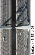 Cable-stayed bridge with cars. Стоковое видео, видеограф Михаил Коханчиков / Фотобанк Лори