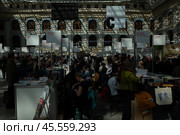 06.04.2023, Москва. Международная ярмарка интеллектуальной литературы «non/fictioNвесна» в Гостином дворе. Редакционное фото, фотограф Дмитрий Киселёв / Фотобанк Лори