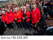 21.05.2023, Москва, Красная Площадь. Торжественный приём в пионеры. Геннадий Зюганов с соратниками по партии перед возложением цветов к Мавзолею Ленина. Редакционное фото, фотограф Дмитрий Киселёв / Фотобанк Лори