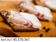 Sandwiches made of lard with horseradish on bread. Стоковое фото, фотограф Яков Филимонов / Фотобанк Лори