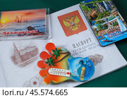 Паспорт и магнитики для холодильника на темном фоне. Редакционное фото, фотограф Сергей Овчинников / Фотобанк Лори