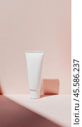 Minimalist unbranded baby cream tub packaging design concept for product presentation. Стоковое AI-изображение, AI-художник Sabyna75 / Фотобанк Лори