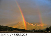 Double rainbow over mountains along Bakhchisaray highway in autumn, Bakhchisaray district, Republic of Crimea, Russia. Стоковое фото, фотограф Алексей Антипов / Фотобанк Лори