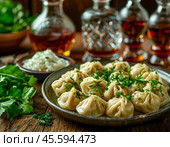 Every year on February 18, some countries celebrate a delicious gastronomic holiday, namely, Pelmeni Day. Pelmeni is a dish in the form of boiled products made from fresh dough with a filling of minced meat or fish. Enjoy your meal! Стоковое AI-изображение, AI-художник Сергей Елизарьев / Фотобанк Лори