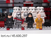 RUSSIAN, SAMARA - February 8, 2019. LEGO STAR WARS. Minifigures Star Wars Characters - Episode 8: The Last Jedi. Kylo Ren, Rey, Phasma, Snoke. Редакционное фото, фотограф Андрей Аркуша / Фотобанк Лори
