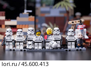 RUSSIA, May 16, 2018. Constructor Lego Star Wars. Mini-figures of soldiers of storm troopers. Редакционное фото, фотограф Андрей Аркуша / Фотобанк Лори