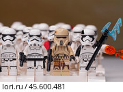 RUSSIA, May 16, 2018. Constructor Lego Star Wars. Mini-figures of soldiers of storm troopers. Редакционное фото, фотограф Андрей Аркуша / Фотобанк Лори