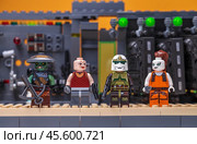 RUSSIA, SAMARA, FEBRUARY 15, 2020 - Lego Team of Famous Bounty Hunters Star Wars Characters. Редакционное фото, фотограф Андрей Аркуша / Фотобанк Лори