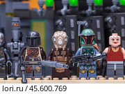 RUSSIA, SAMARA, FEBRUARY 15, 2020 - Lego Team of Famous Bounty Hunters Star Wars Characters. Редакционное фото, фотограф Андрей Аркуша / Фотобанк Лори