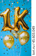 Celebration with golden balloons marking achievement of 1K on a festive backdrop. Стоковое AI-изображение, AI-художник Юлия Гапеенко / Фотобанк Лори