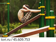 Boy shakes the press. Стоковое фото, фотограф Дмитрий Киселёв / Фотобанк Лори