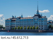 Санкт-Петербург. Училищный дом имени Петра Великого. Нахимовское училище (2024 год). Редакционное фото, фотограф Андрей Игнатов / Фотобанк Лори