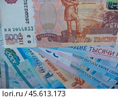 Банкноты Российской Федерации разной номинальной стоимости (2020 год). Редакционное фото, фотограф Сергей Елизарьев / Фотобанк Лори