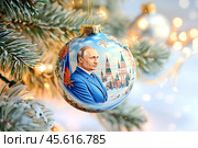 Елочный шар с портретом президента Российской Федерации Владимира Путина. Редакционное AI-изображение, AI-художник Щеголева Ольга / Фотобанк Лори