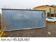 Городской пейзаж. Строительная бытовка. Воронеж. Стоковое фото, фотограф Владимир Шибаев / Фотобанк Лори