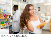 Young woman electing haircare shampoo. Стоковое фото, фотограф Яков Филимонов / Фотобанк Лори