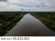 Река Молома в районе деревни Заборье, Кировская область, Котельничский район. Съемка с дрона (2024 год). Стоковое фото, фотограф Владислав Самошкин / Фотобанк Лори