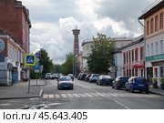 Город Рыбинск, Ярославская область, Россия. Вид на Стоялую улицу и пожарную каланчу (2024 год). Редакционное фото, фотограф Елена Коромыслова / Фотобанк Лори
