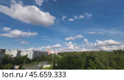 Казань, Татарстан, Россия - 08 Авг, 2024: Облака над городом и лесом. Стоковое видео, видеограф Вадим Хомяков / Фотобанк Лори