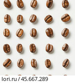 Seamless background with coffee beans from even rows on a white background. Стоковое AI-изображение, AI-художник Ярославский Максим / Фотобанк Лори