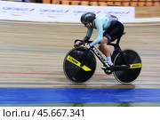 Велосипедный спорт на треке. Российская спортсменка, Чемпионка России Алина Лысенко на велотреке Крылатское во время Чемпионата России 2023, Москва, октябрь 2023. Редакционное фото, фотограф Elena Popova / Фотобанк Лори