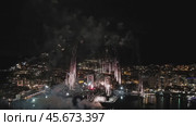 Fireworks with colorful lights over sea. Стоковое видео, видеограф Михаил Коханчиков / Фотобанк Лори